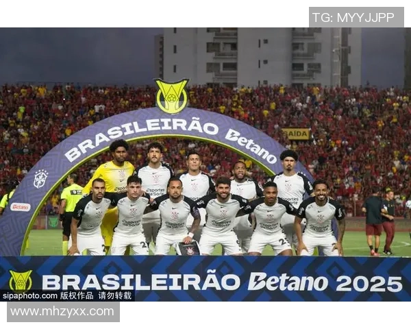 死鱼眼足球星球场冷峻凝视展现独特魅力引发球迷热烈讨论