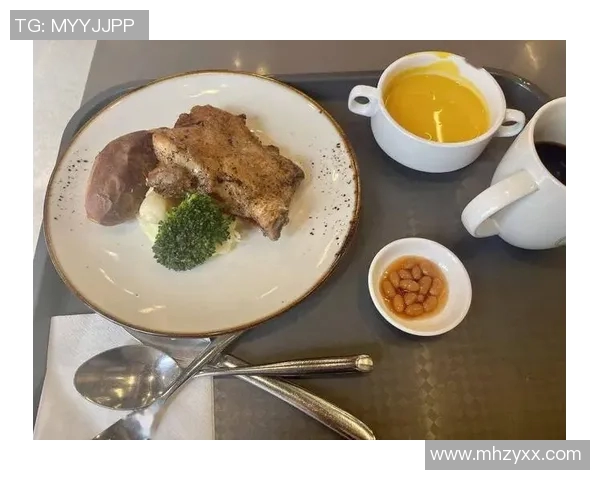 欧洲足球巨星食堂：明星球员饮食揭秘与营养搭配的奥秘分析